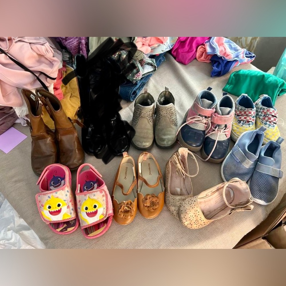 Girl shoes size 9C